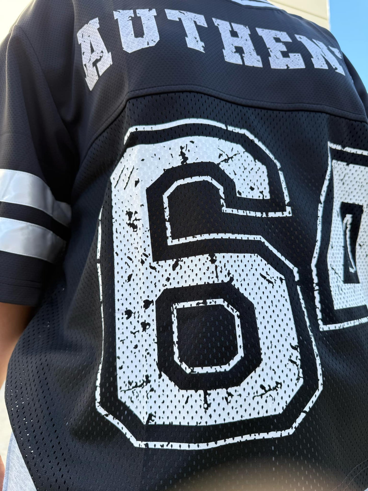 AUTHENTIC 64 Tee
